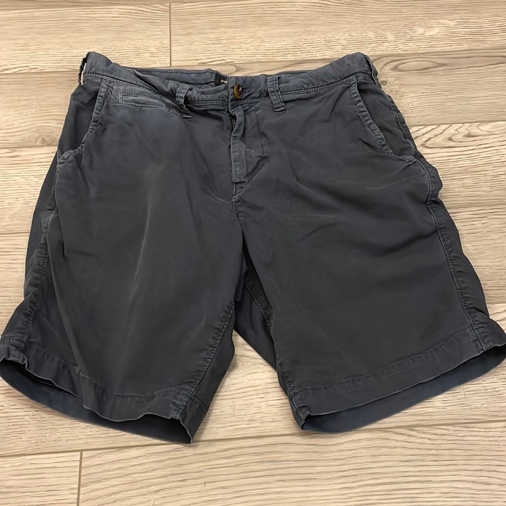 American eagle cargo shorts.